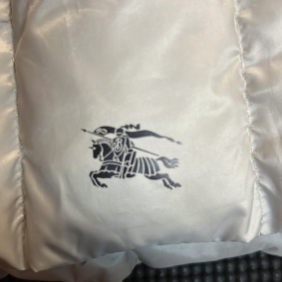 Brand new Girls’ Burberry Vest with detachable hood - Picture 3 of 11